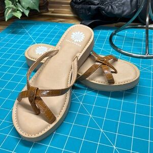 NWOT Yellow Box sandals 10 medium